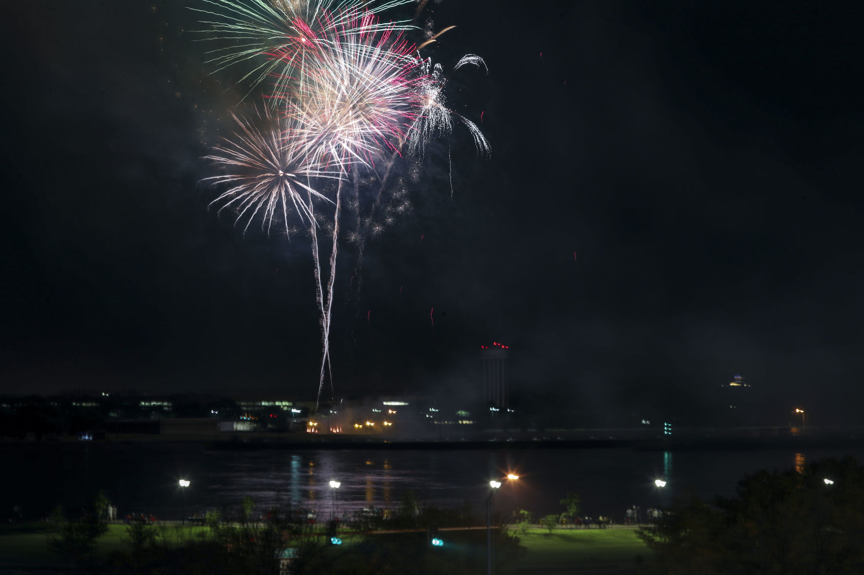 070419-mda-nws-redwhiteboom-012